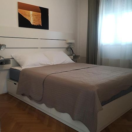 Apartmani Nadalina ヴェリ・ロシニュ エクステリア 写真