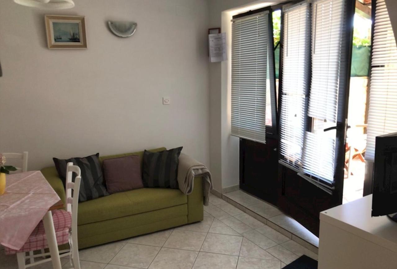 Apartmani Nadalina ヴェリ・ロシニュ エクステリア 写真
