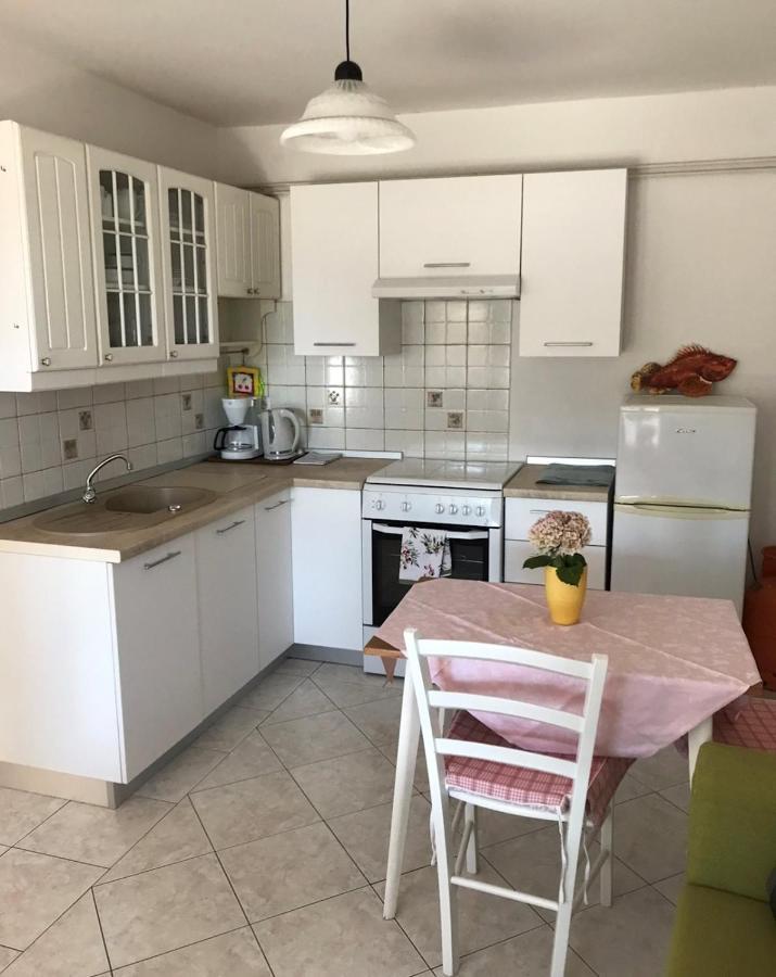 Apartmani Nadalina ヴェリ・ロシニュ エクステリア 写真